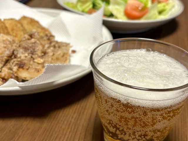 お酒には鶏肉のつまみが一番！のイメージ