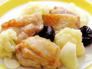 簡単で美味しい鶏肉レシピ: 鶏もも肉のはちみつワイン煮込み