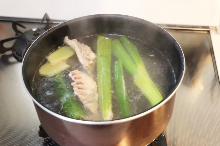 鶏ガラスープレシピ　鶏肉のプロがラーメンや鍋に人気のだしの作り方を伝授します