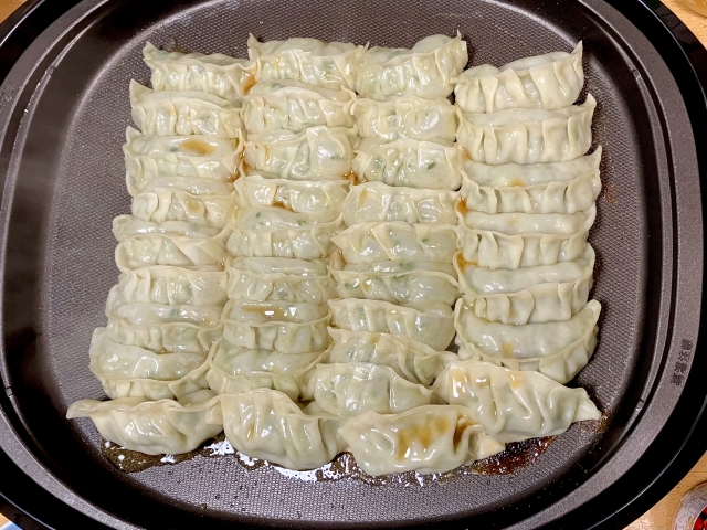 ホットプレートで餃子パーティ