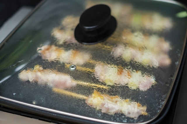 ホットプレートで焼き鳥 焼き方のコツ　ふっくら蒸しやき術