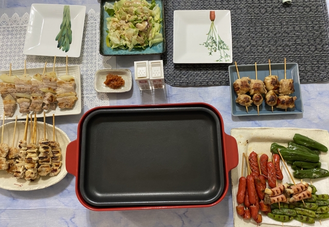 ホットプレートで楽しく焼き鳥パーティ